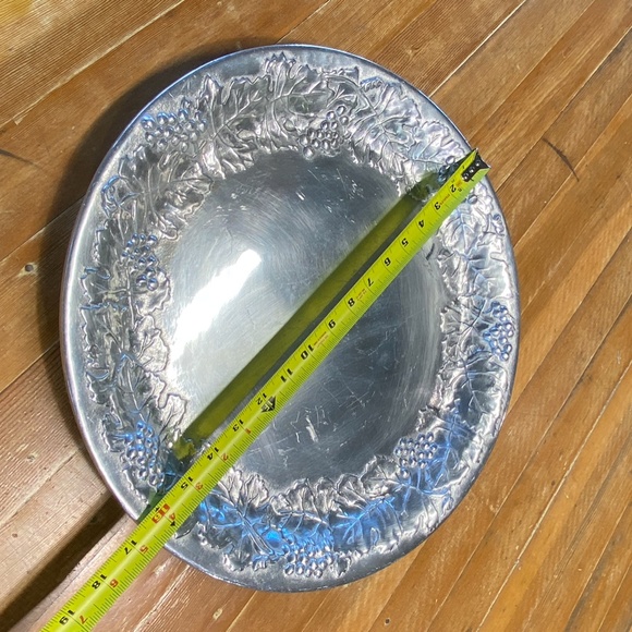 Wilton Armetale Large Platter w/Grape Pattern - Picture 3 of 6